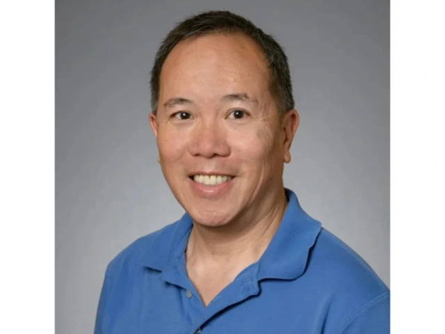 Elliott Cheu Headshot